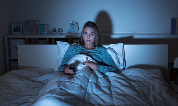 Để đèn khi ngủ có thể khiến phụ nữ tăng cân
